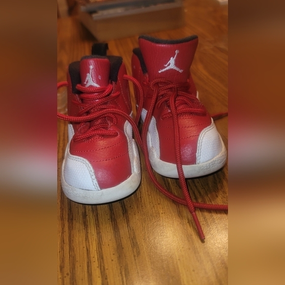 Since 8c Air Jordan Retro 12's red gym 2016. - Picture 3 of 8